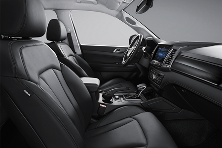 interior_kgm_musso_01